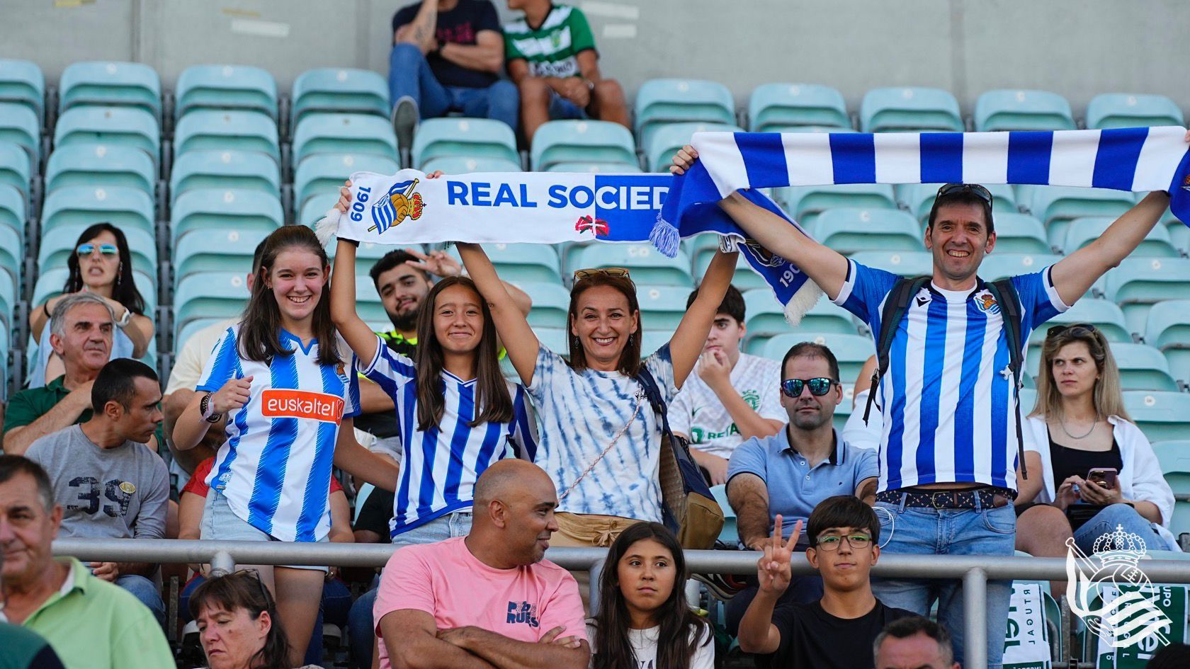  Aficionados de la Real Sociedad en Portugal.