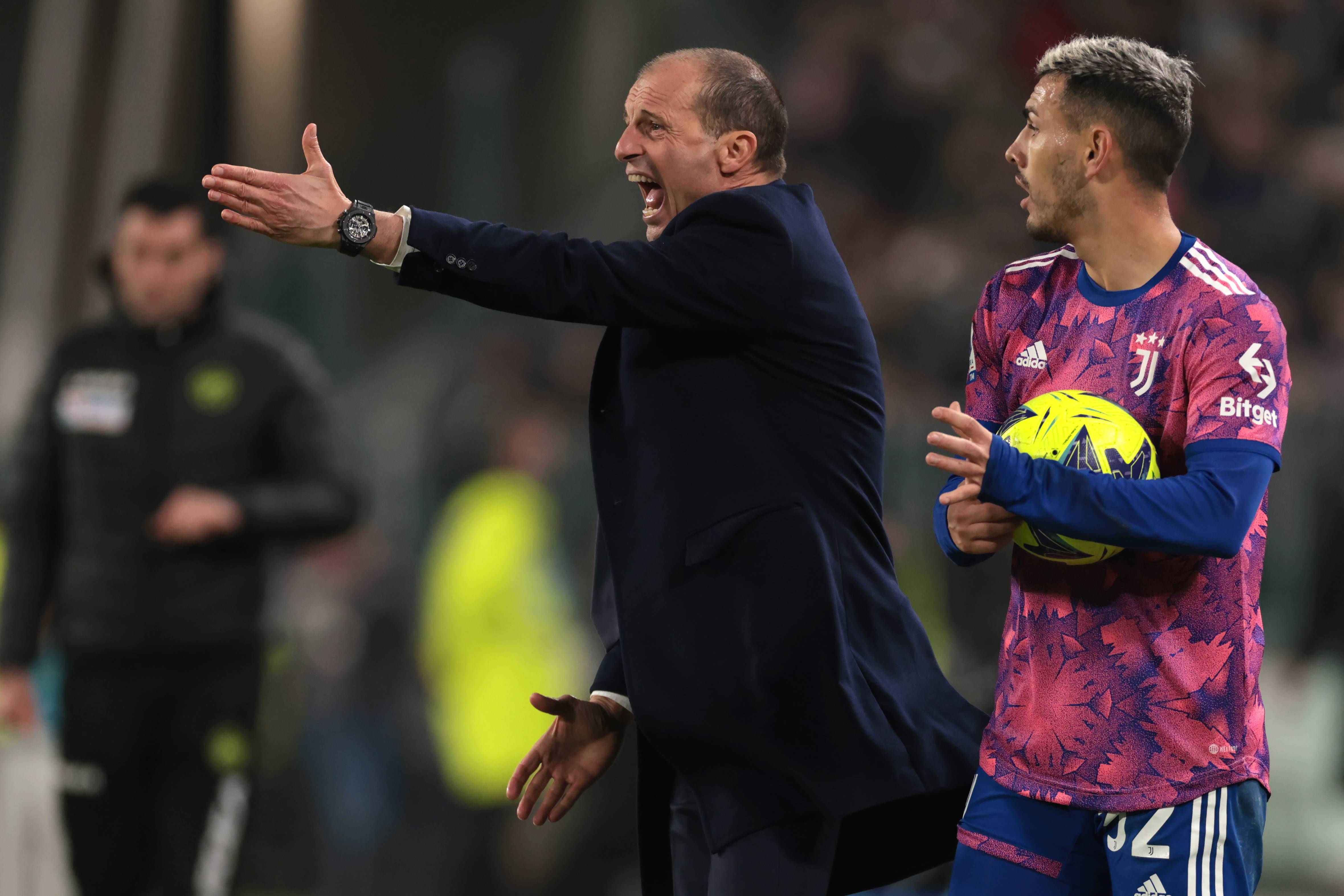 Allegri dando instrucciones en un partido con la Juventus de Turín.