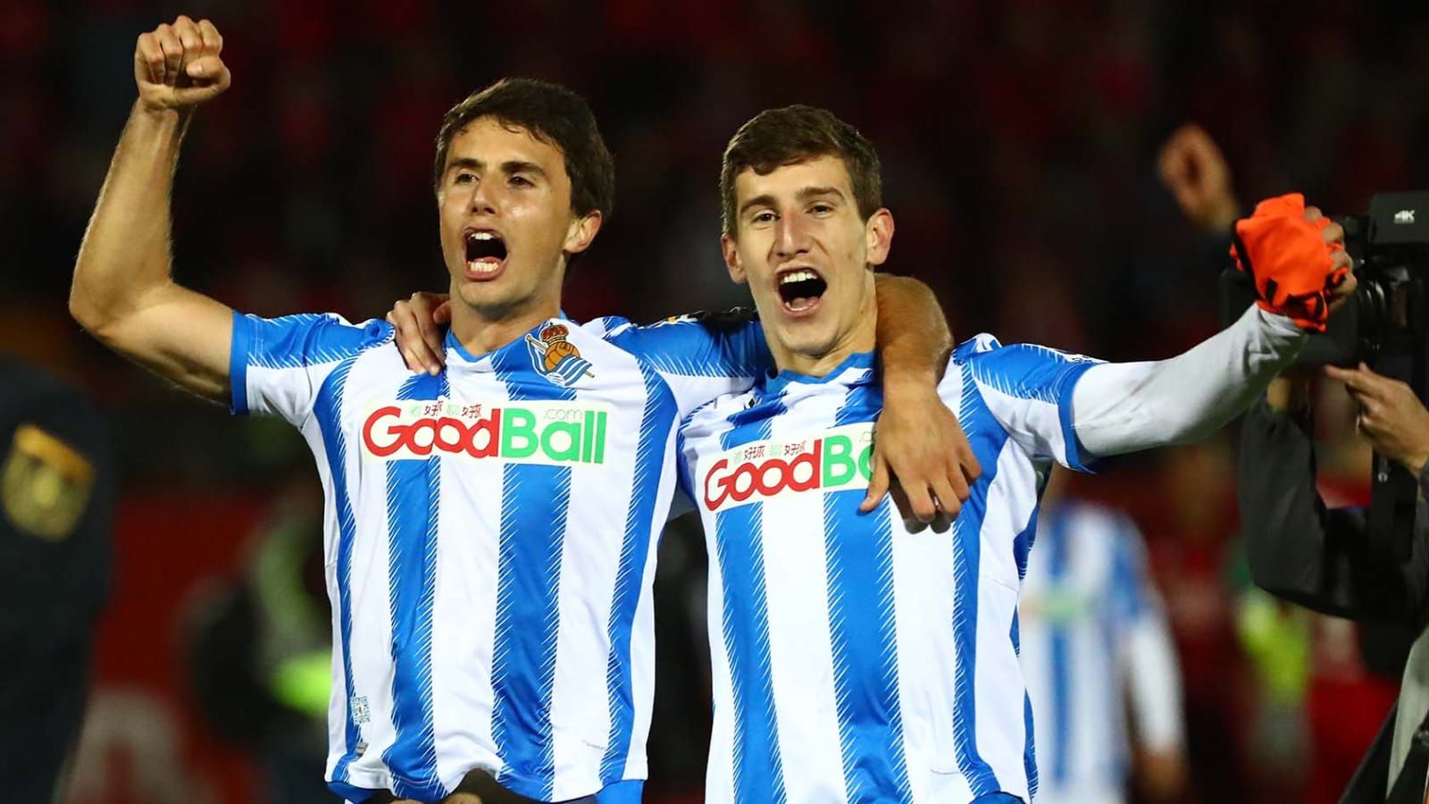 Ander Guevara y Aihen Muñoz celebran el pase a la final de Copa.