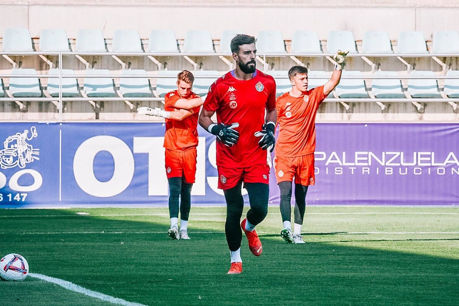 André Ferreira, Arnau Rafús y Gonzalo, calentando ante el Burgos.