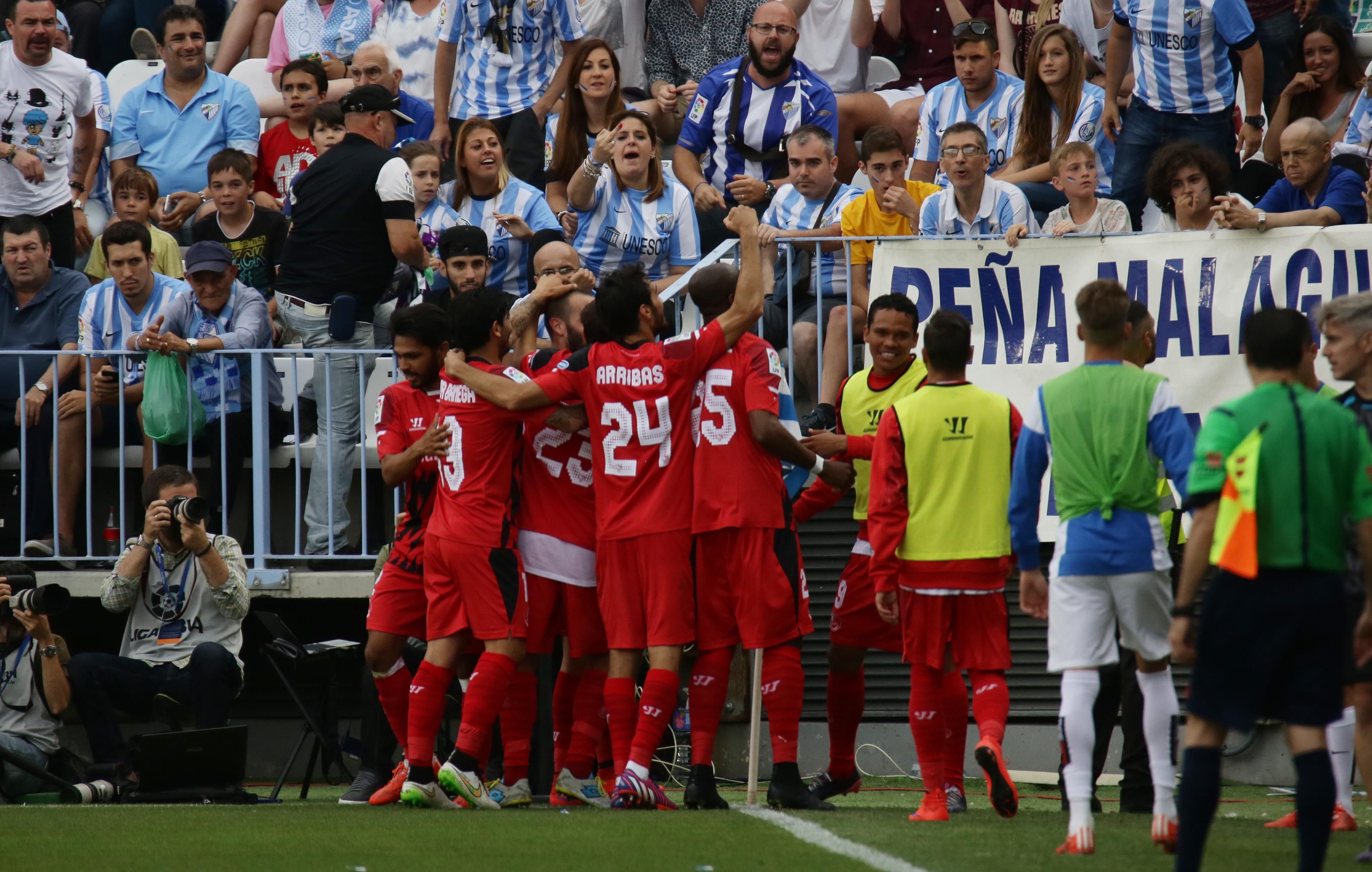 Los jugadores del Sevilla celebrando su victoria en la última jornada de la 2014/15.