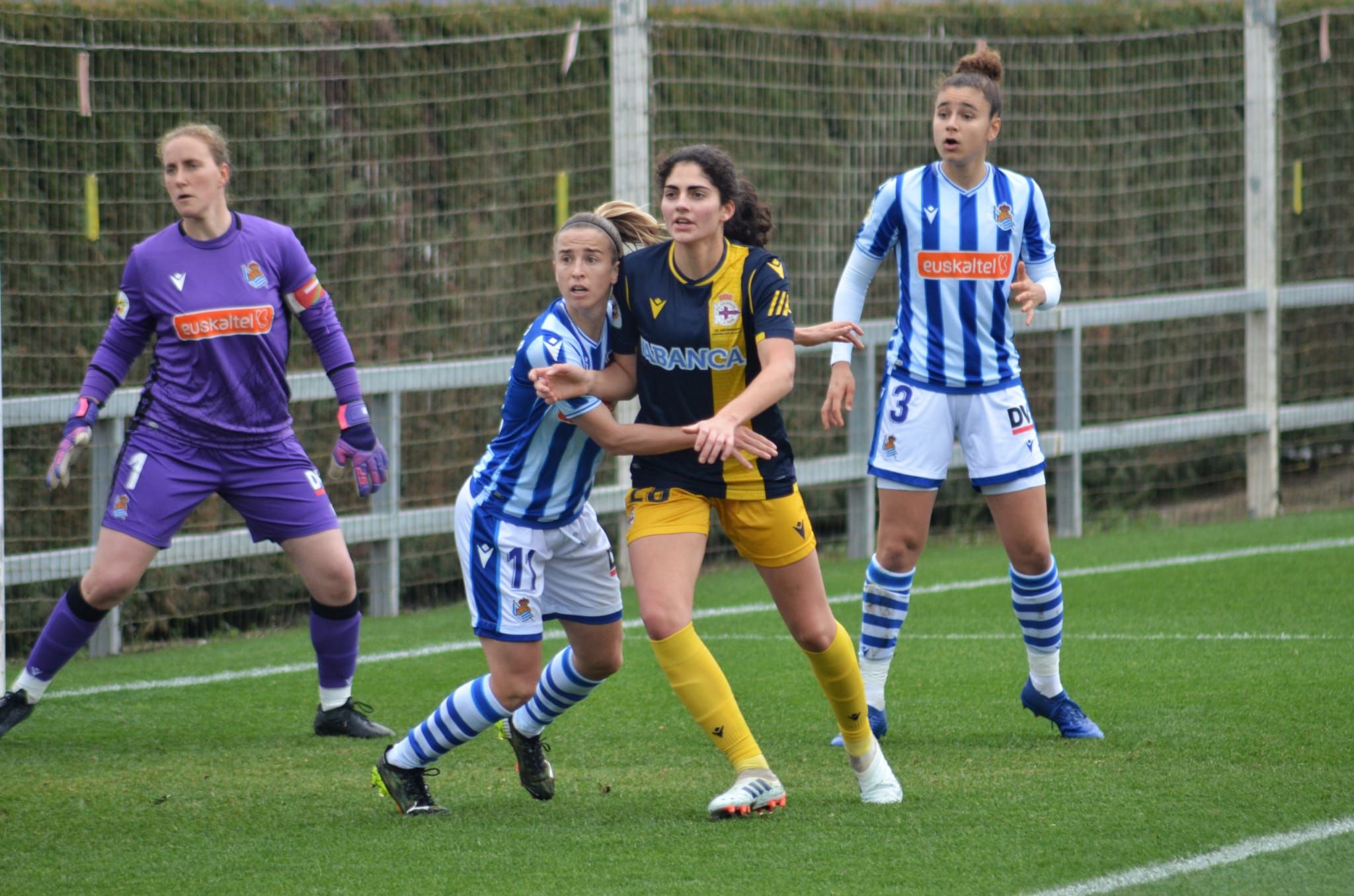  Bárbara Latorre atenta en una acción defensiva.