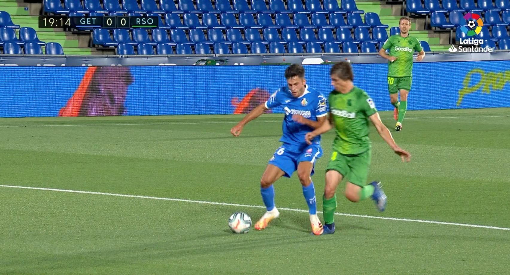 Pisotón de Hugo Duro a Le Normand que al final fue penalti contra la Real en Getafe.