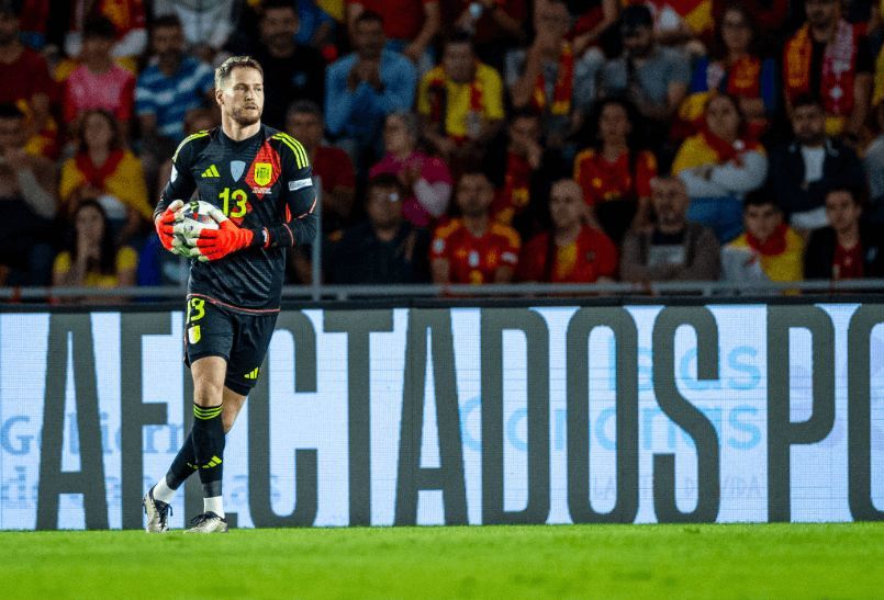 Alex Remiro, debutando en partido oficial con España