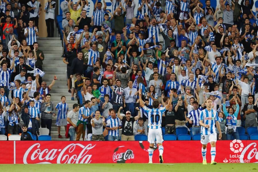 Celebración del gol de Oyarzabal al Alavés.