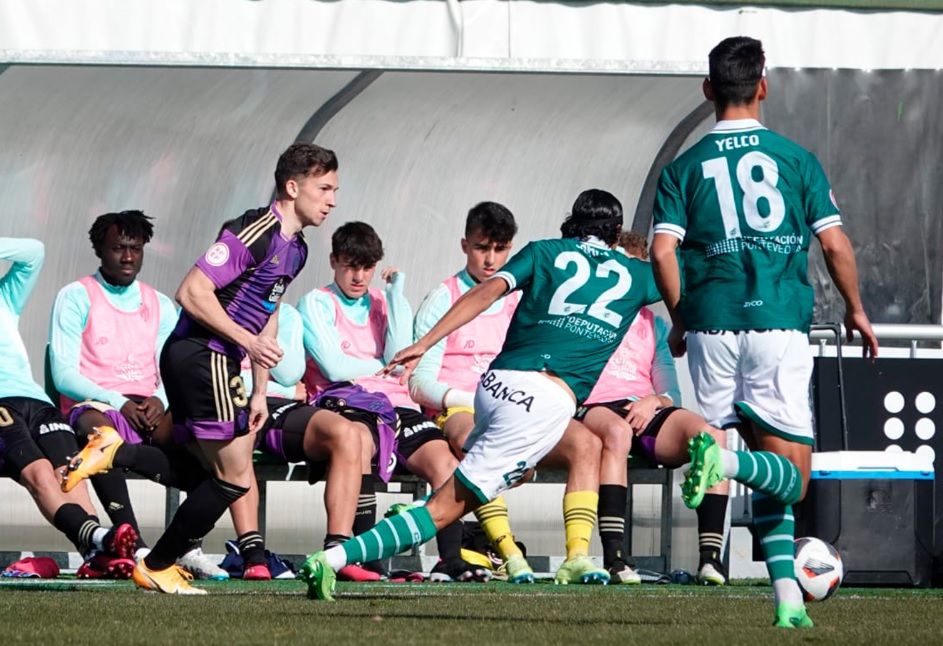  Diego Moreno intenta marcharse de Johan en Coruxo.