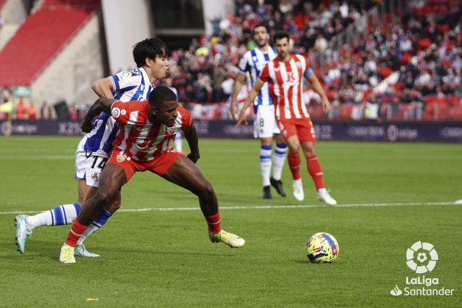  Take Kubo en un lance del Almería - Real Sociedad en el Power Horse Stadium.