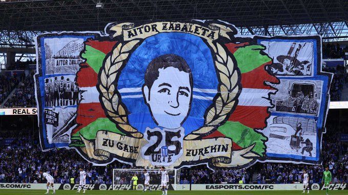 El tifo que sacó la afición local.