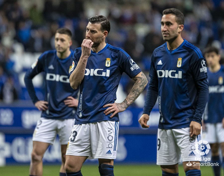  Enrich y Montoro, durante el Real Oviedo-Albacete.
