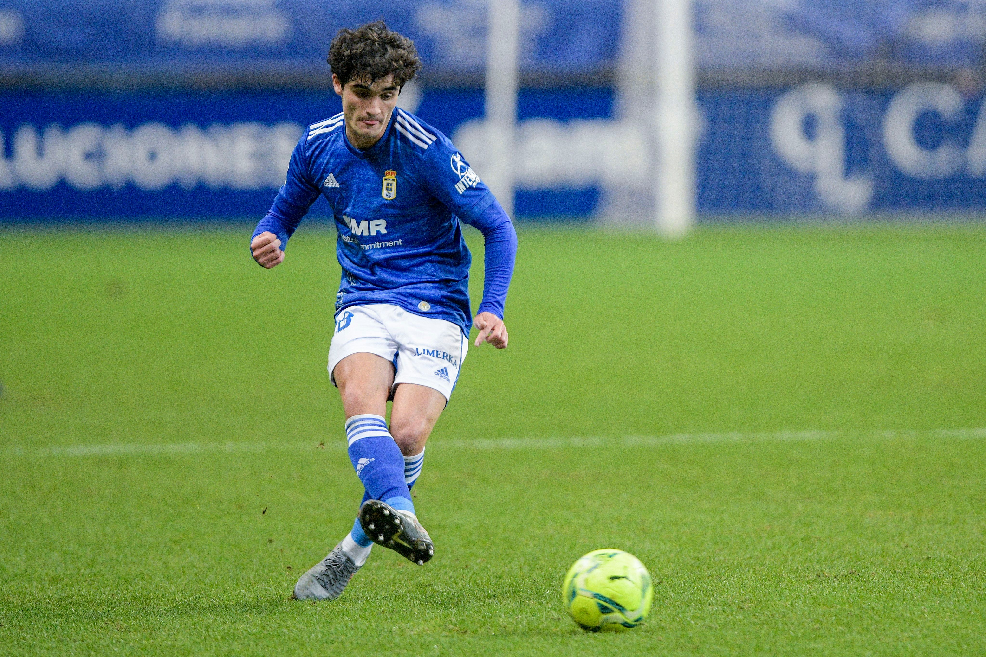 Javi Mier, en un partido con el Real Oviedo.