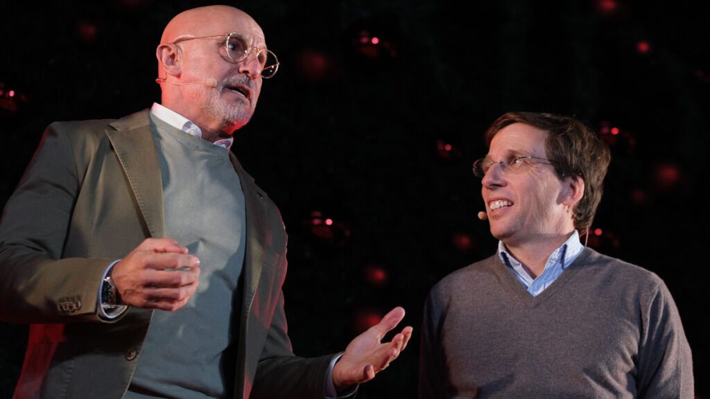 Luis de la Fuente con Martínez-Almeida (Cordon Press)