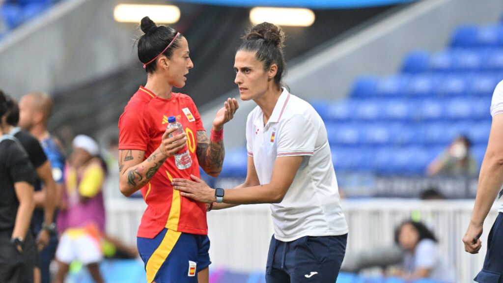  Montse Tomé, junto a Jennifer Hermoso en los JJOO de París 2024 (foto: Cordon Press).