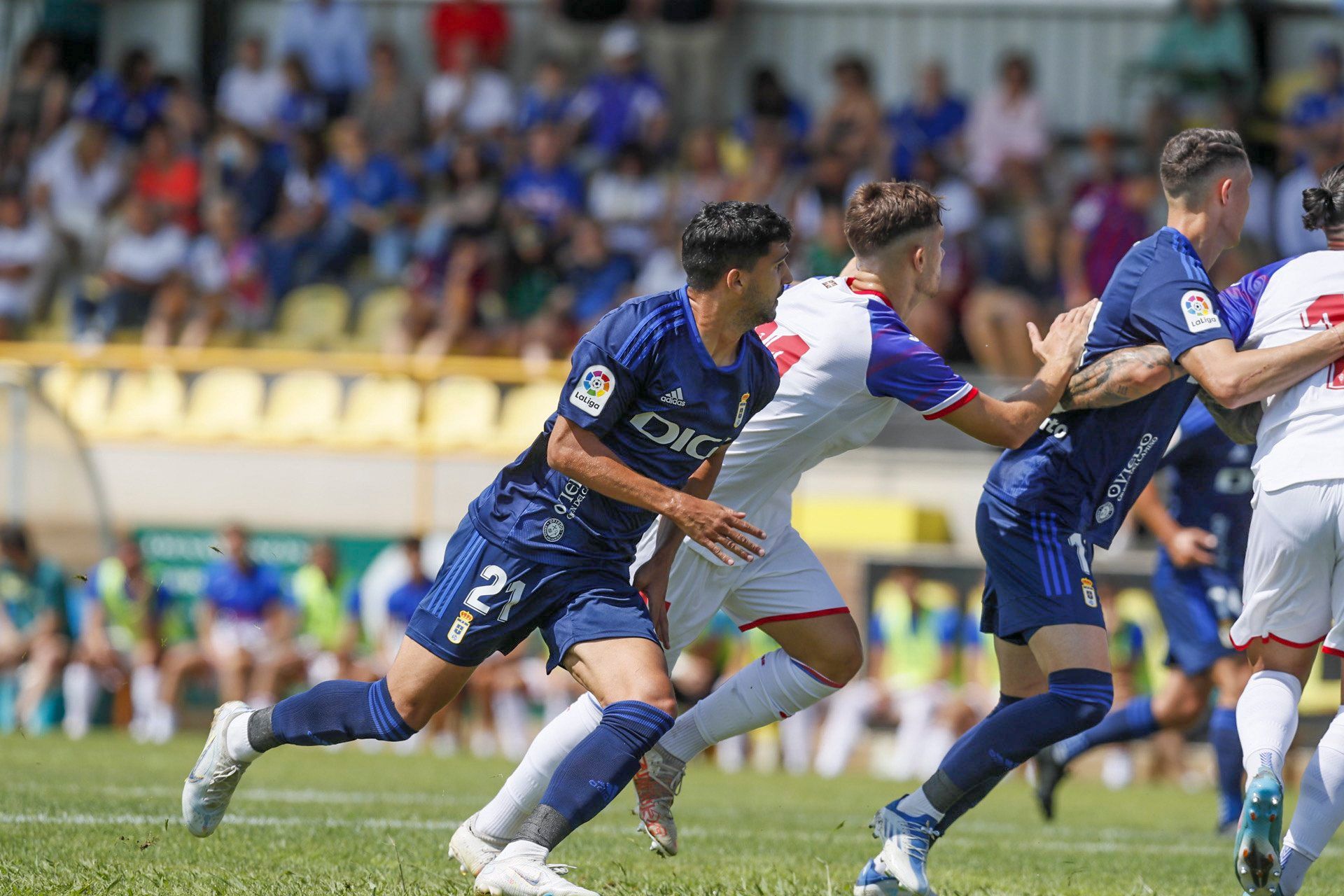  Carlos Pomares, ante el Eibar en pretemporada.