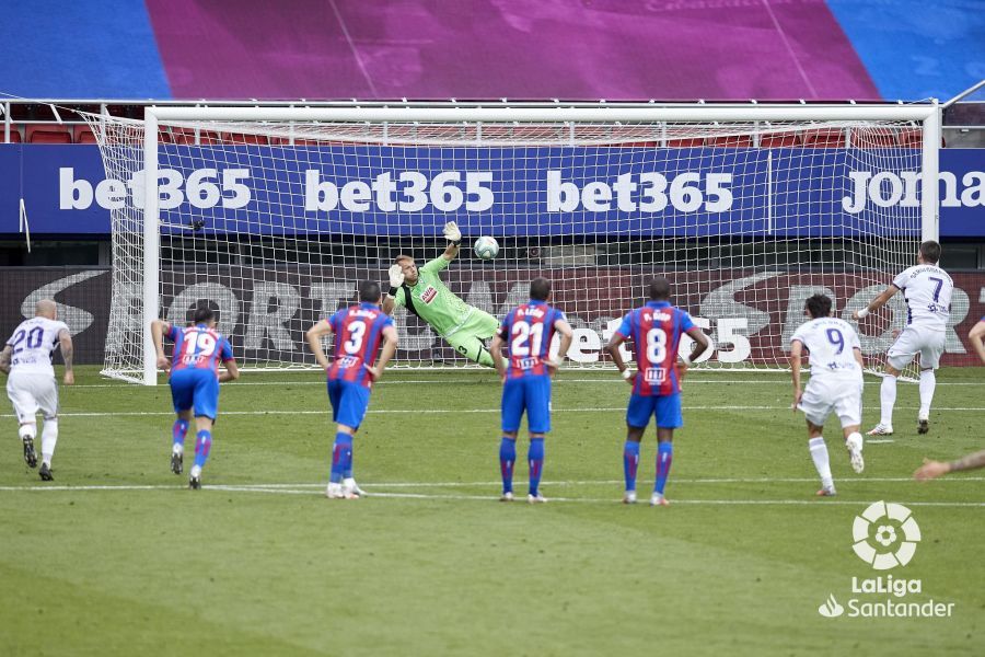  Yoel Rodríguez para el penalti lanzado por Sergi Guardiola.