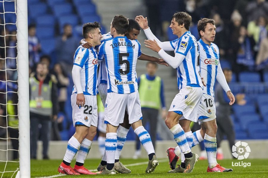  Los jugadores de la Real celebran el gol de Isak ante el Espanyol.