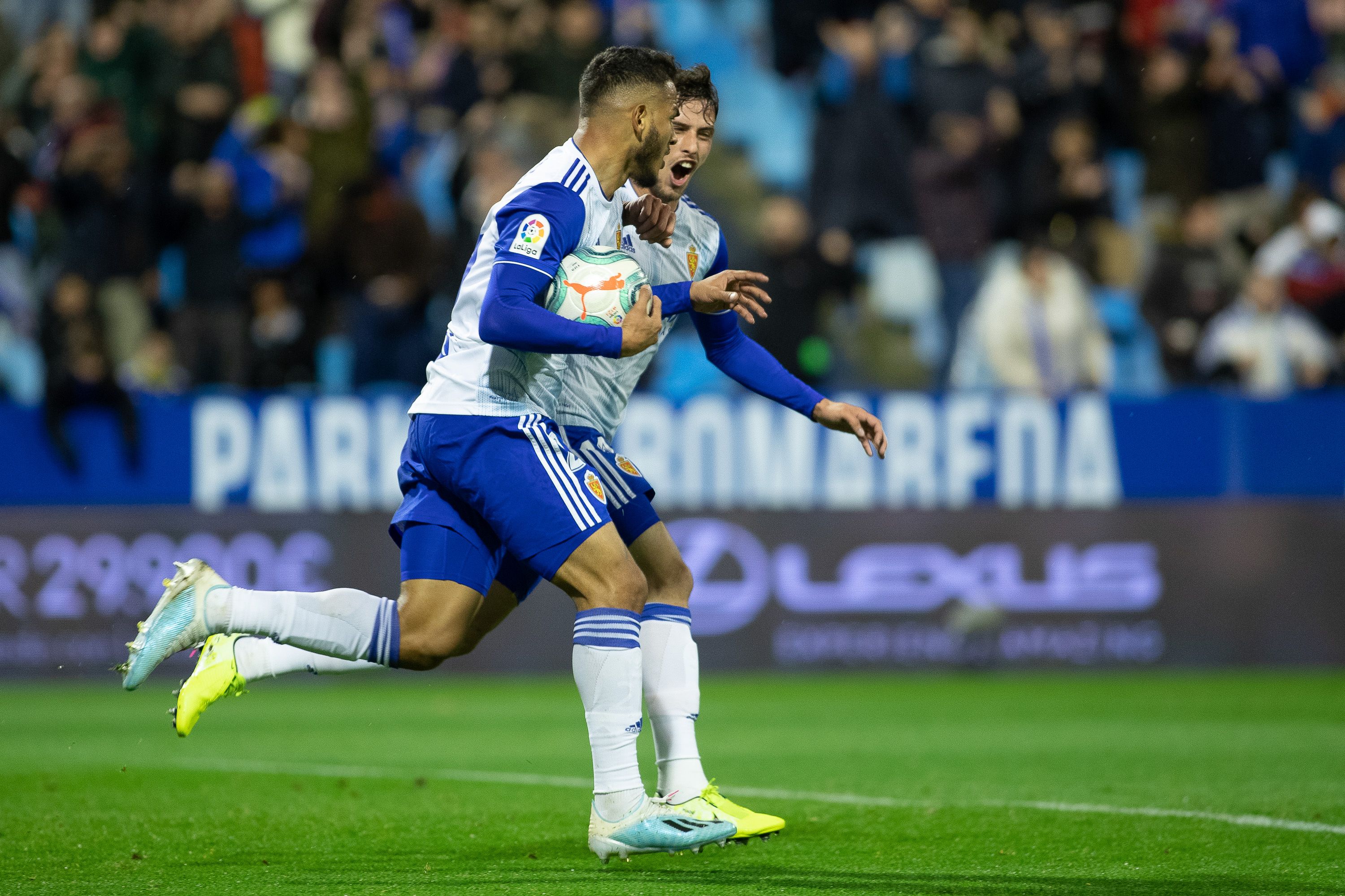  Celebración de un gol de Luis Suárez con el Real Zaragoza.