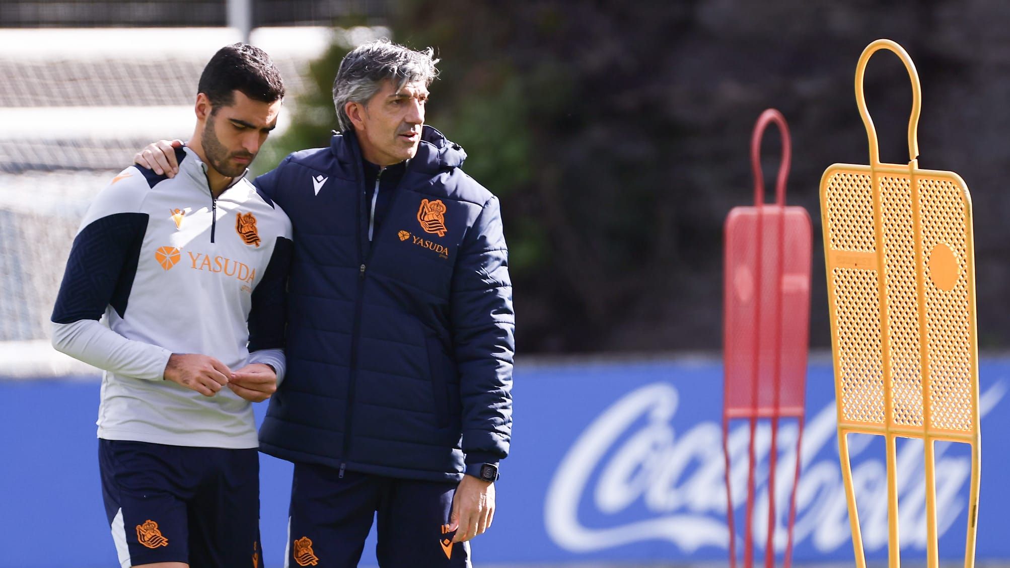  Imanol sujeta a Merino por el hombro en Zubieta.