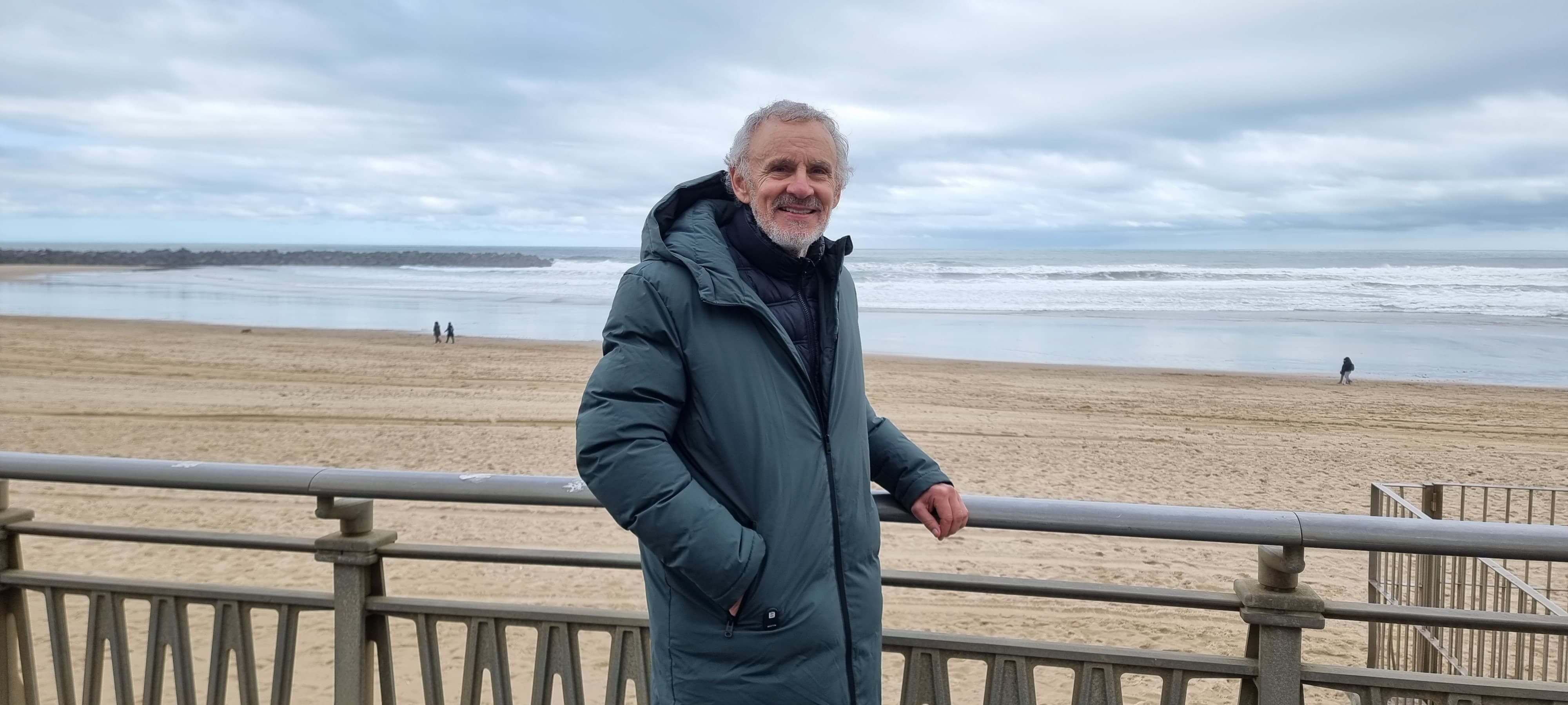  Jesús Mari Satrustegui, exdelantero de la Real Sociedad, durante la entrevista con ELDEMARQUE.