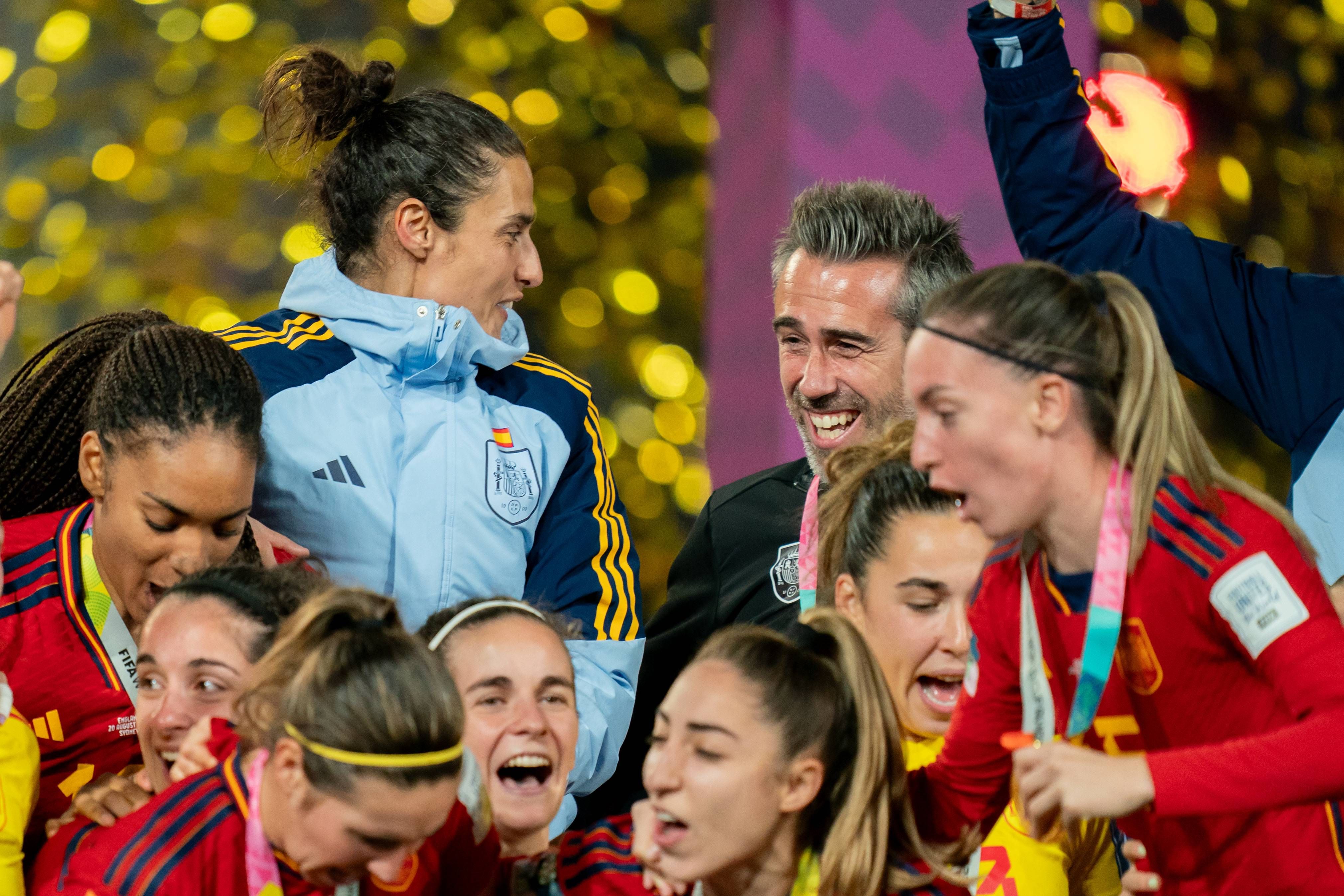  Jorge Vilda, Montse Tomé y las jugadoras de la selección.