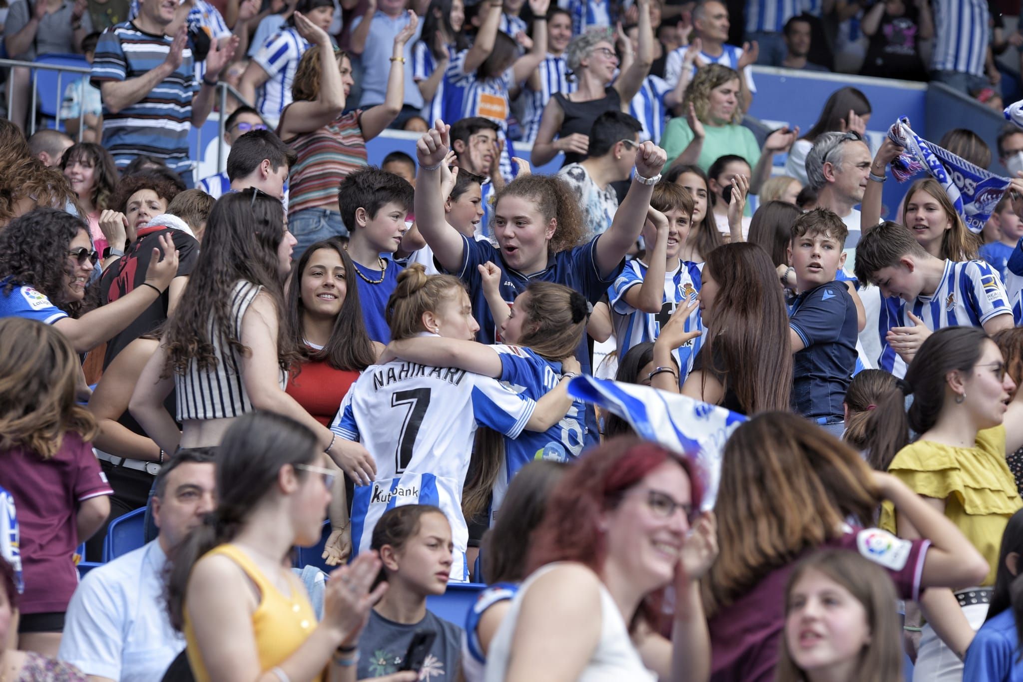  La afición de la Real Sociedad celebró el subcampeonato y la clasificación para Champions.