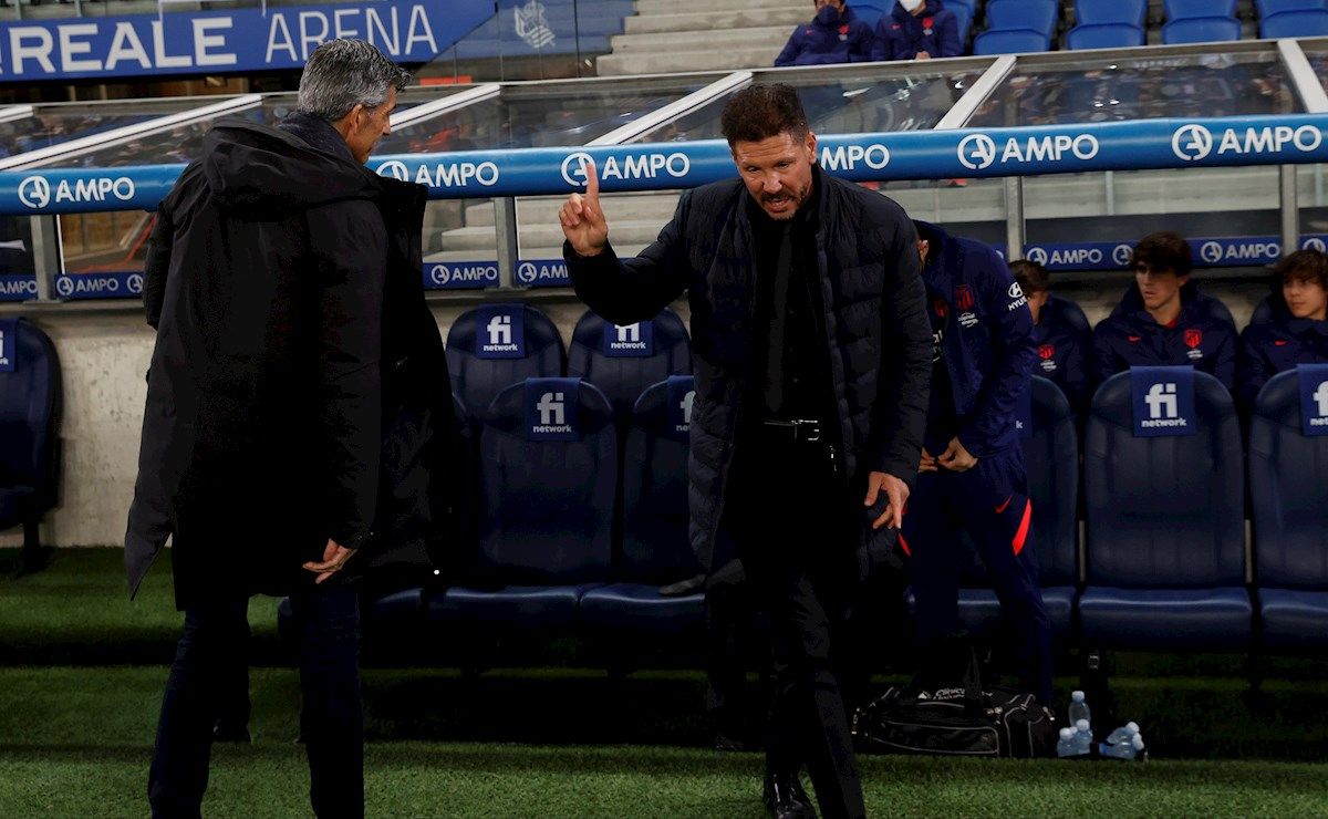 Simeone abronca a Imanol antes del Real Sociedad-Atlético de Madrid.