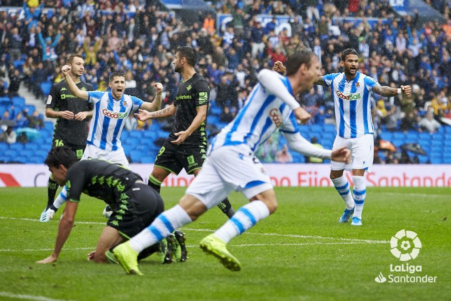 La Real logró el gol del empate tras un saque de falta.