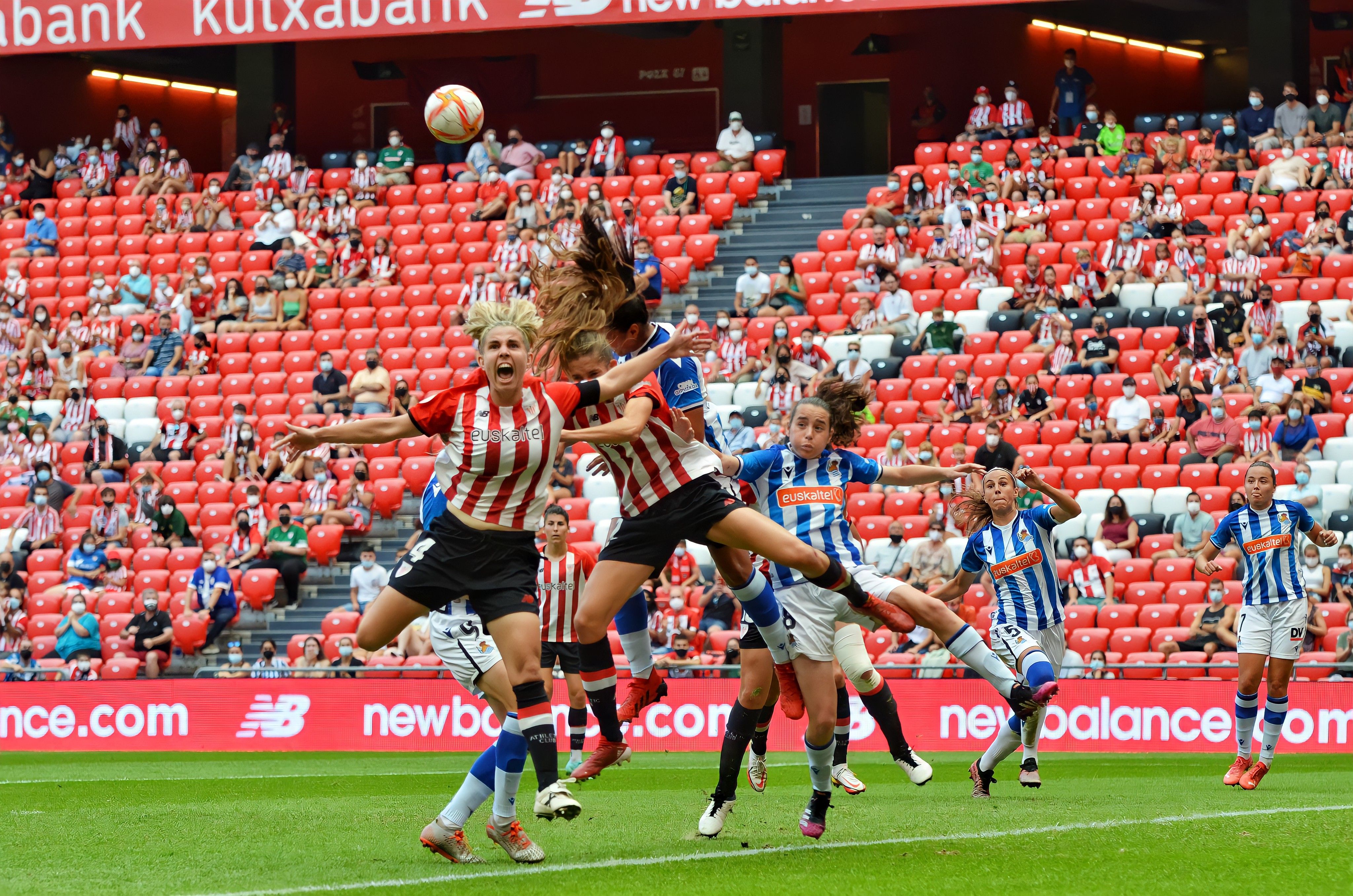 Lance del derbi vasco de San Mamés.