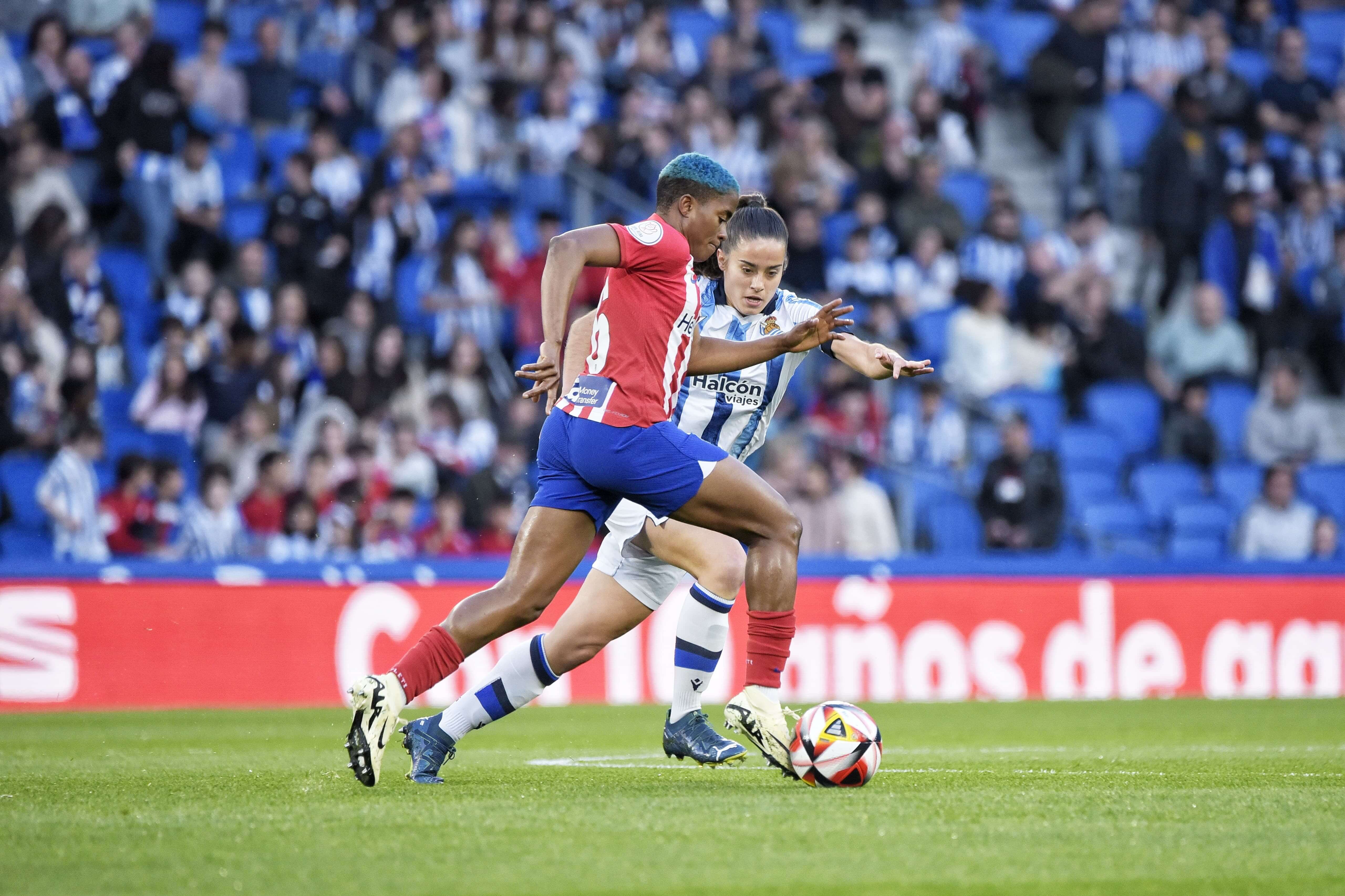 Lance del partido de Copa de la Reina entre la Real y el Atlético.