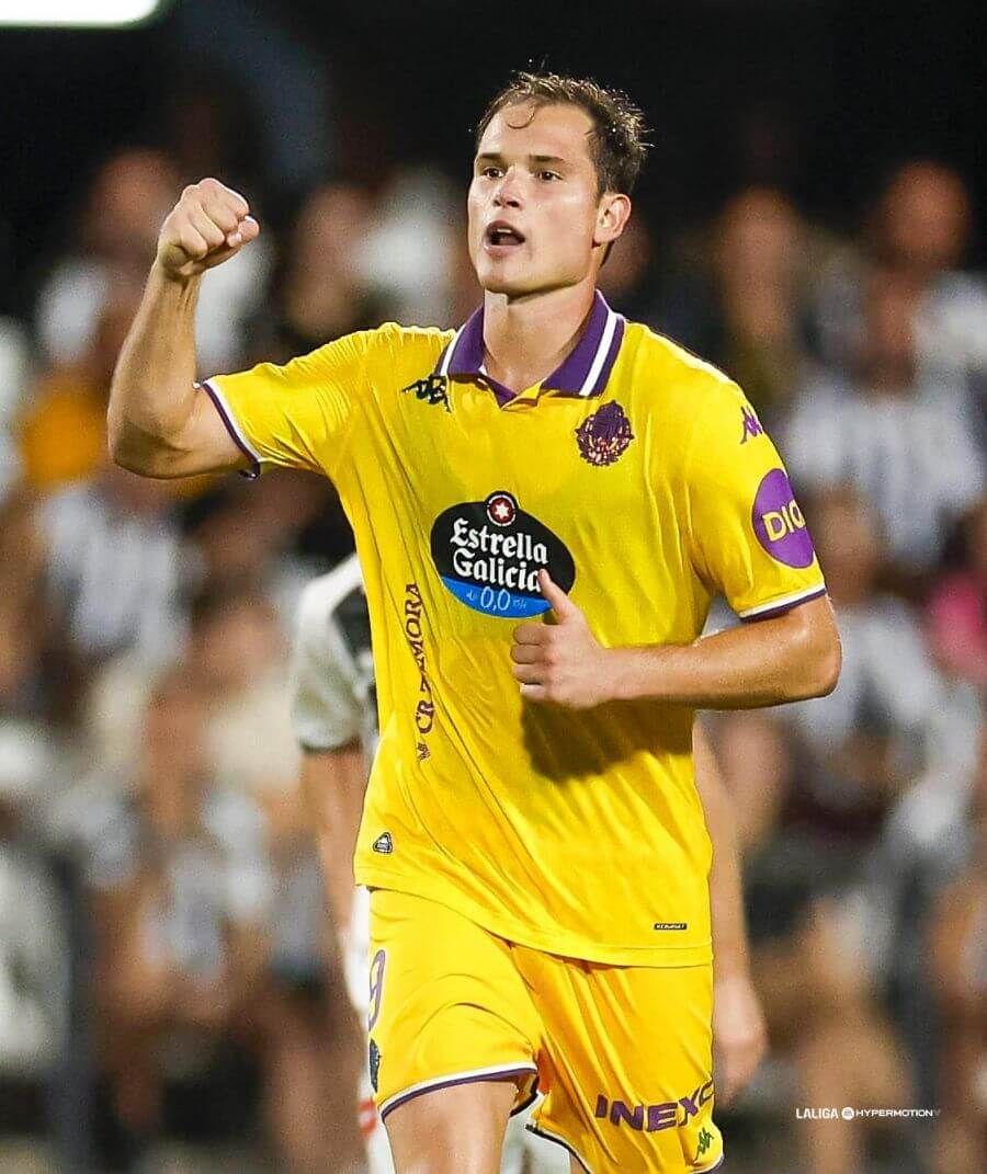  Latasa celebra su gol ante el Castellón.