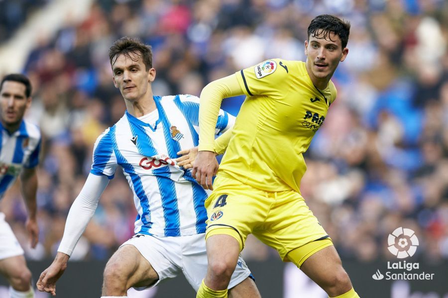  Llorente lucha por un balón durante el Real Sociedad-Villarreal.