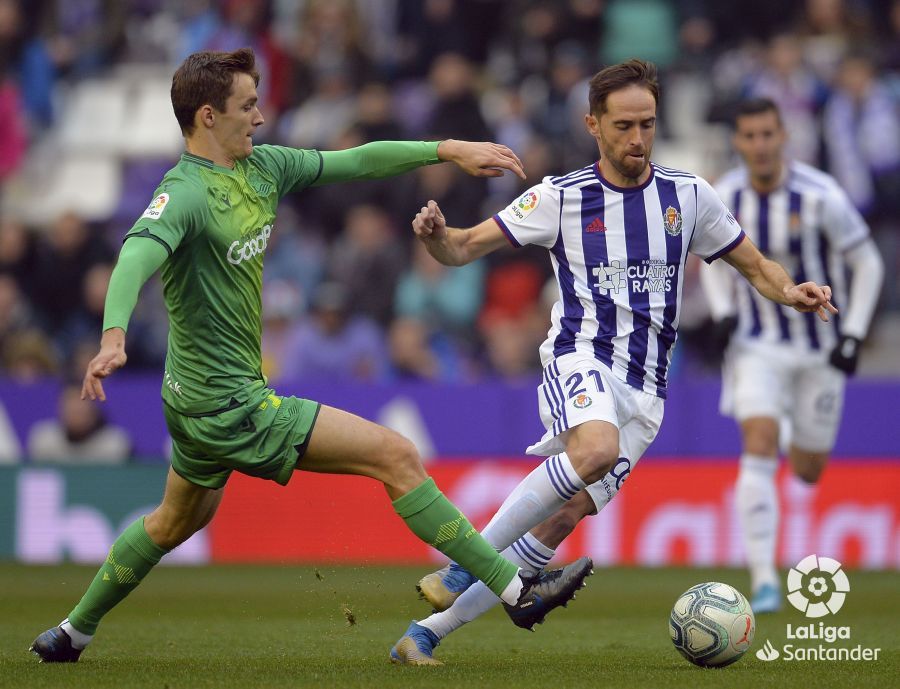  Llorente presiona a Míchel.