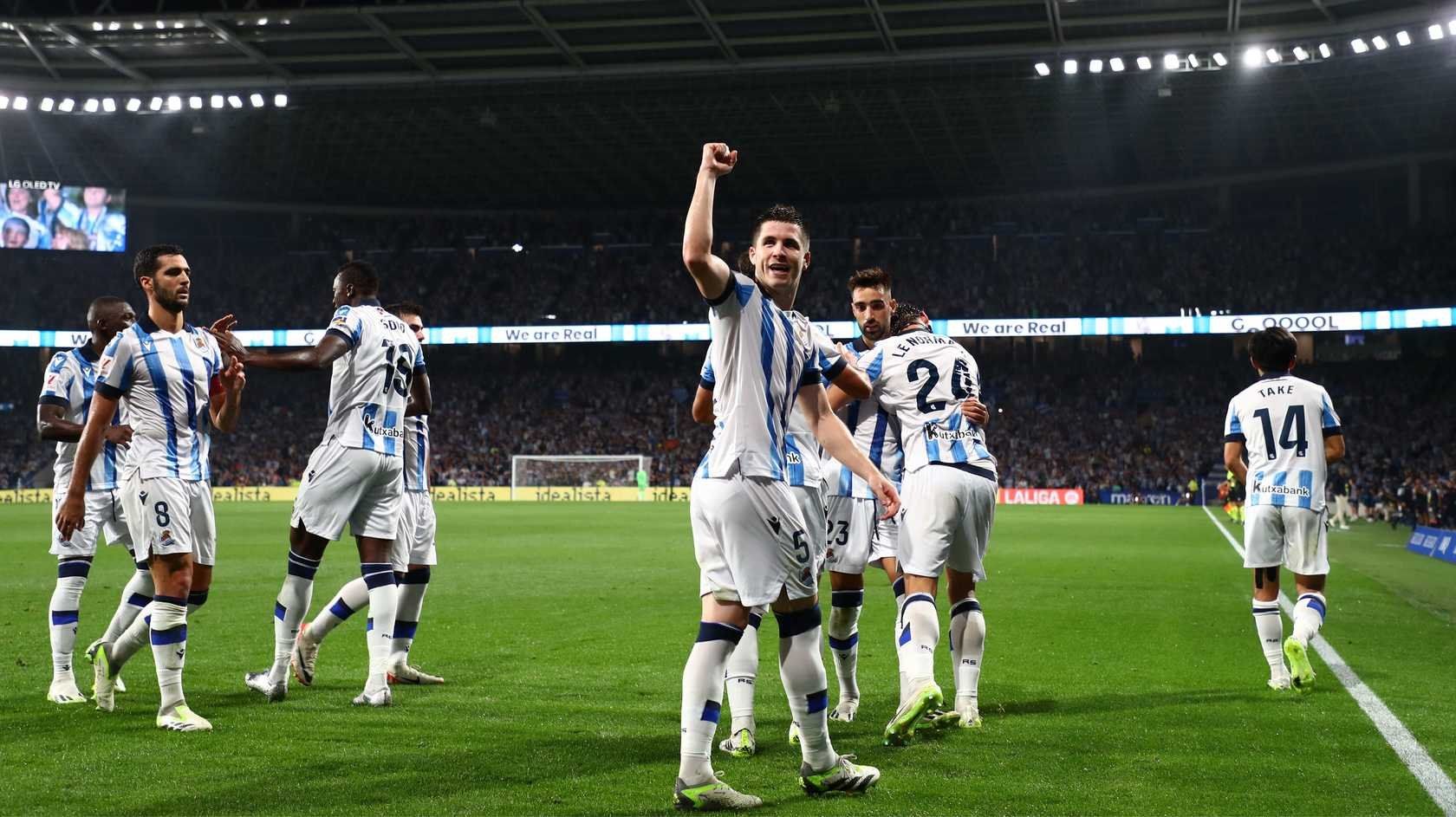  Los jugadores de la Real celebran el gol de Le Normand al Athletic.