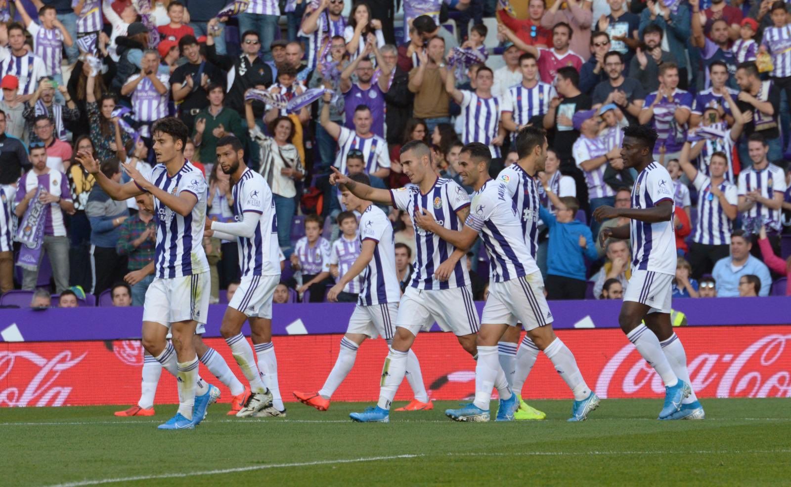 Los jugadores del Pucela celebran el tanto de Guardiola ante el EIbar.