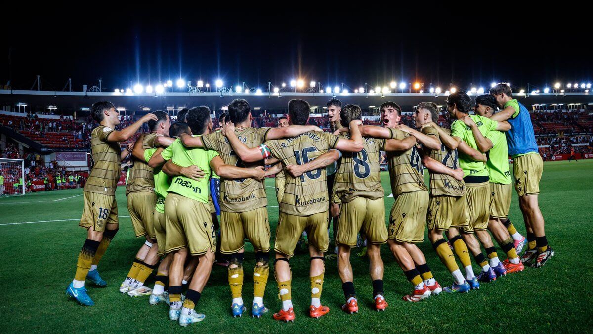 Los jugadores del Sanse tras la victoria en Tarragona.