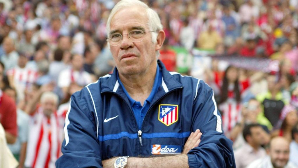 Luis Aragonés entrenando al Atlético de Madrid.