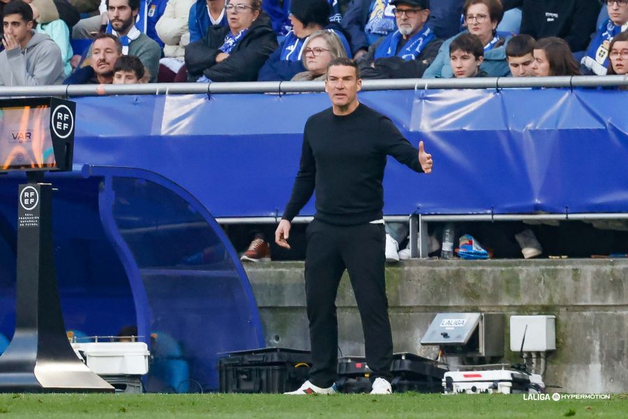  Luis Carrión, durante el Real Oviedo - Eldense.