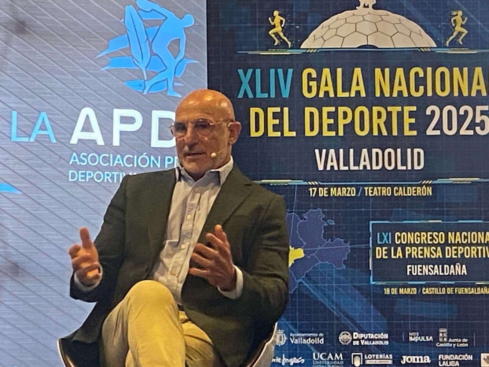  Luis de la Fuente, en los Desayunos de la Asociación de la Prensa Deportiva de Valladolid.