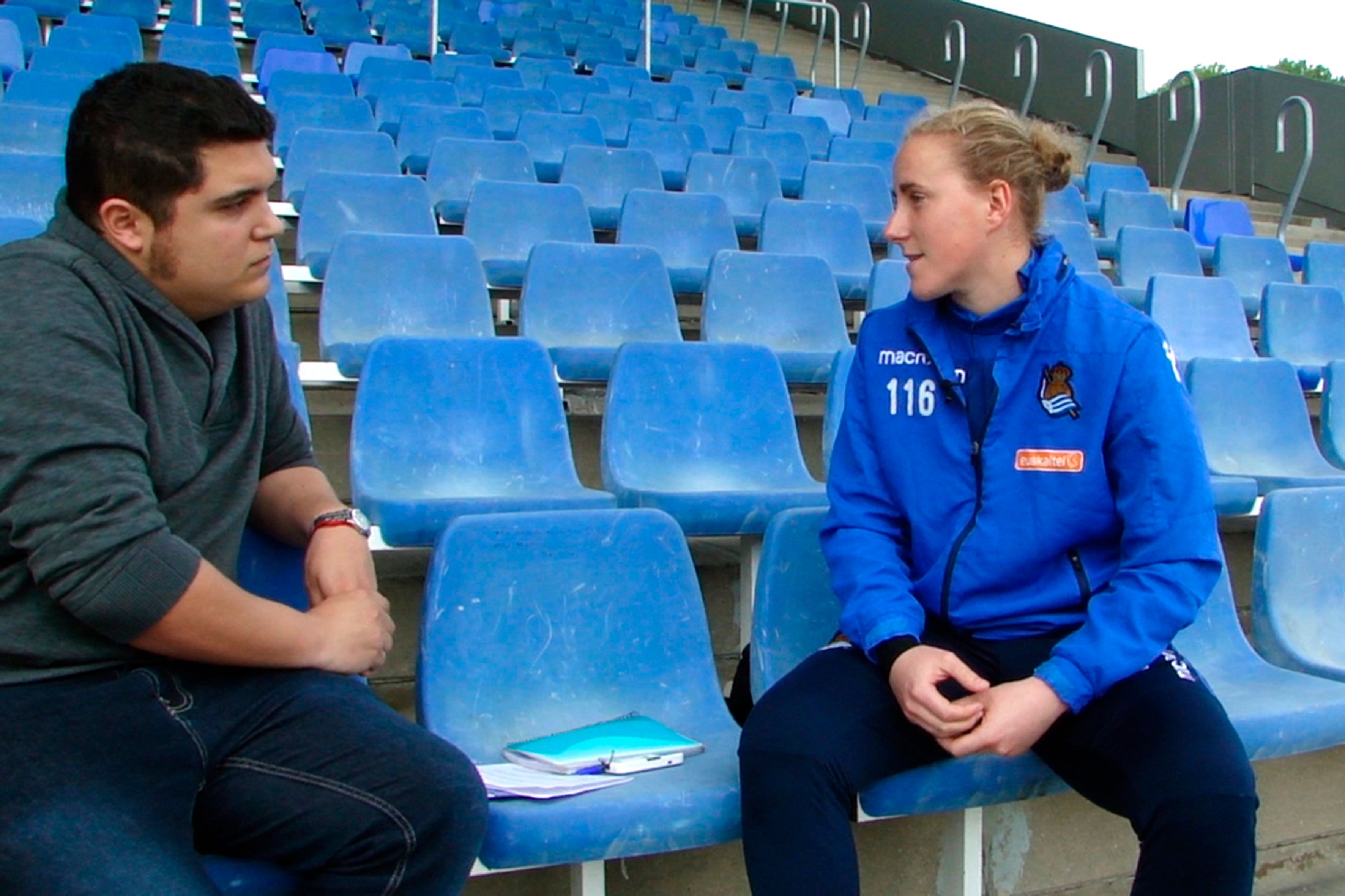 Mariasun Quiñones atiende a ElDesmarque Gipuzkoa en las gradas de Zubieta