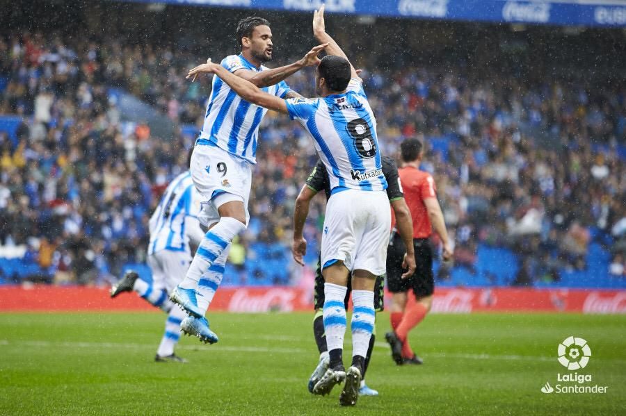 Merino y Willian José celebran el 1-1 contra el Betis.