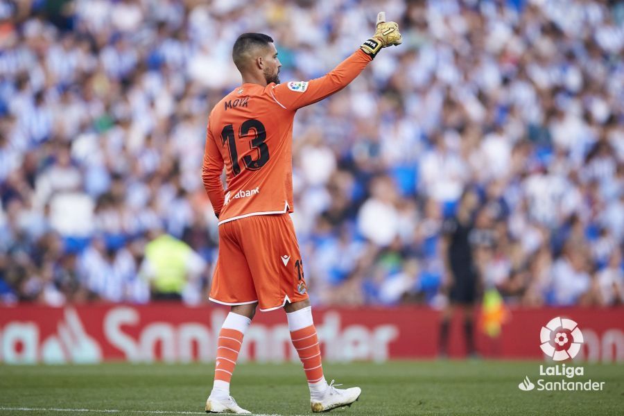  Miguel Ángel Moyá, durante su etapa como portero de la Real Sociedad frente al Atlético de Madrid.