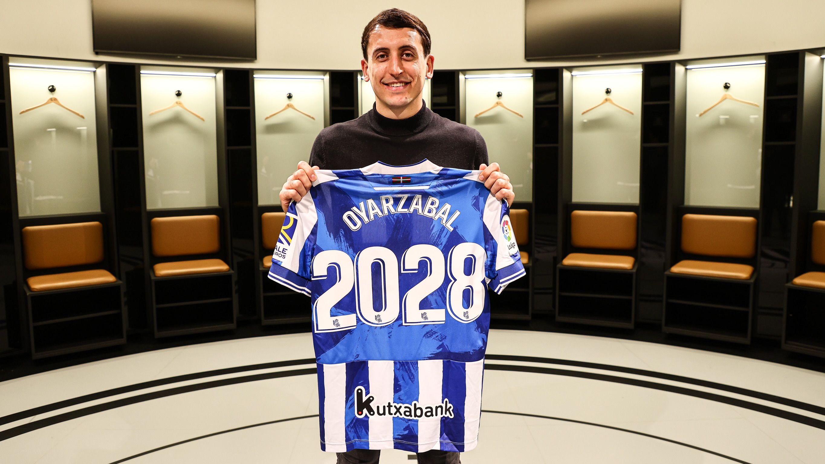  Mikel Oyarzabal renovó la semana pasada con la Real Sociedad hasta 2028.