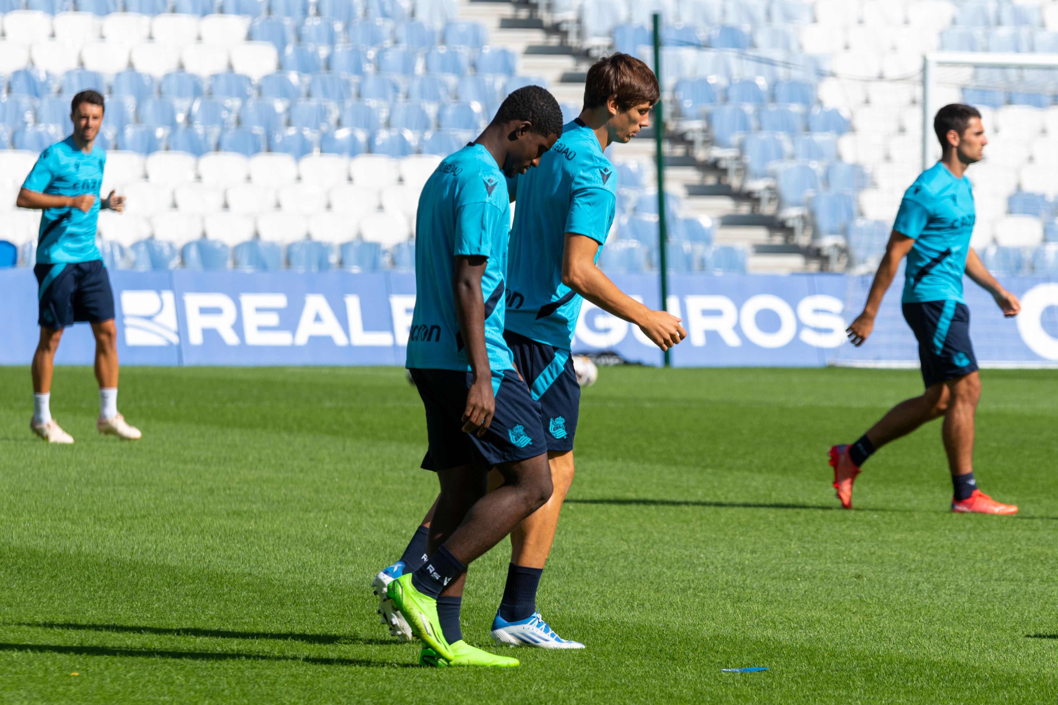 Mohamed-Ali Cho y Robin Le Normand, en un entrenamiento en Anoeta.