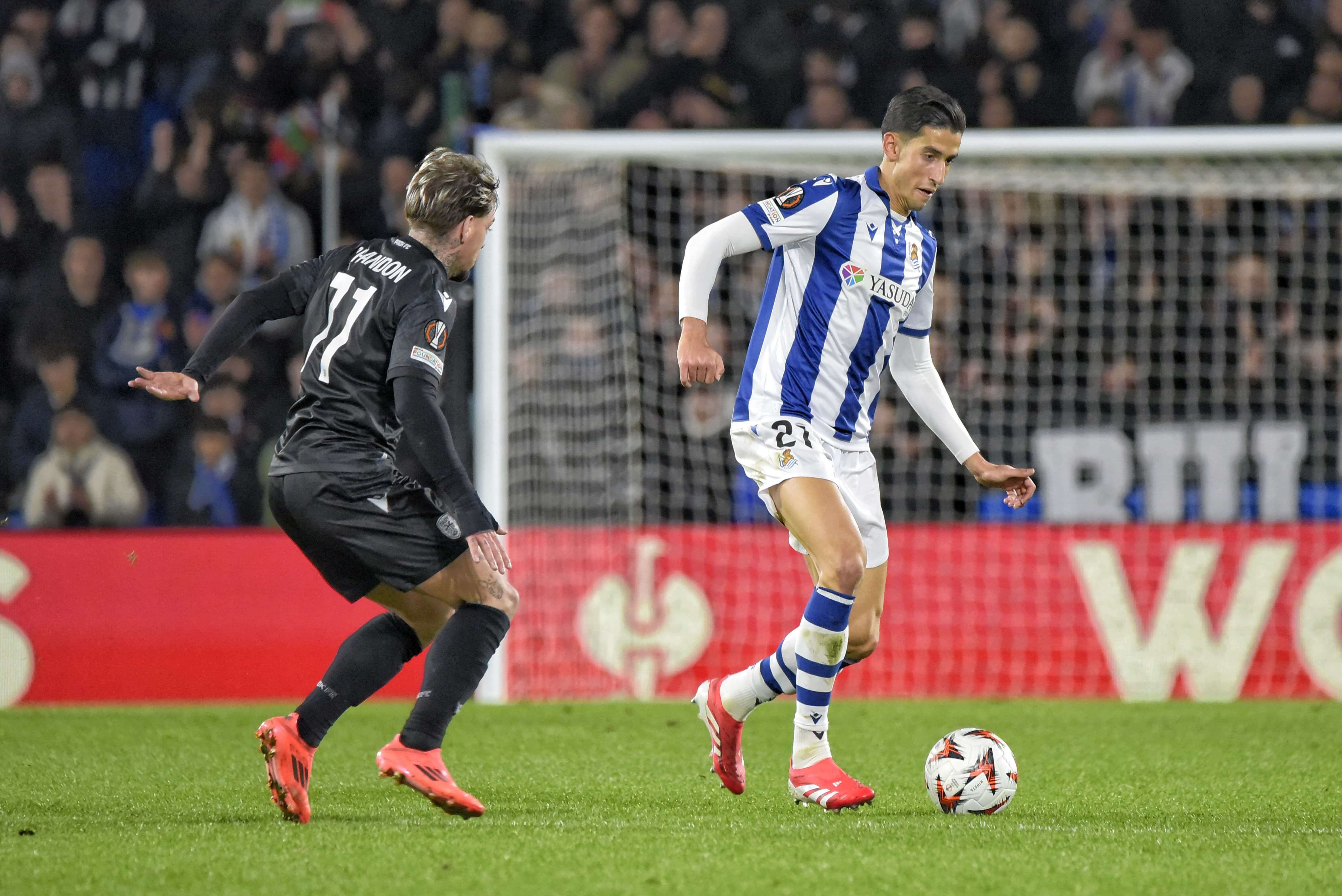 Nayef Aguerd, en el Real Sociedad-PAOK de Salónica.