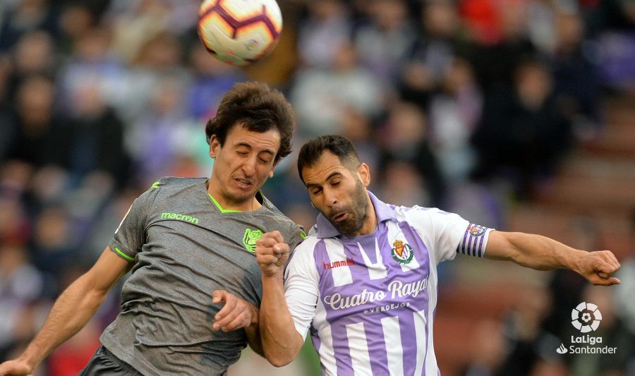  Oyarzabal pelea por un balón en el José Zorrilla.