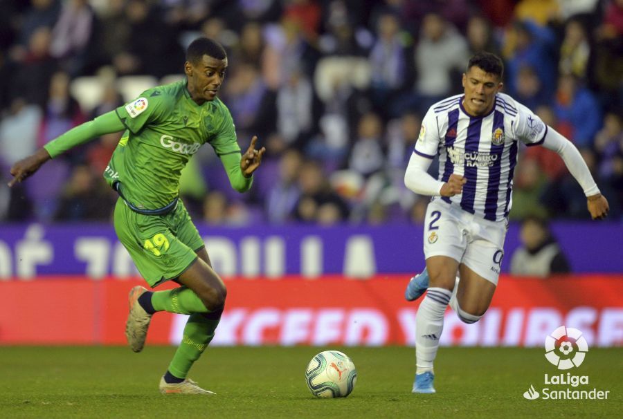  Pedro Porro, ante Isak.