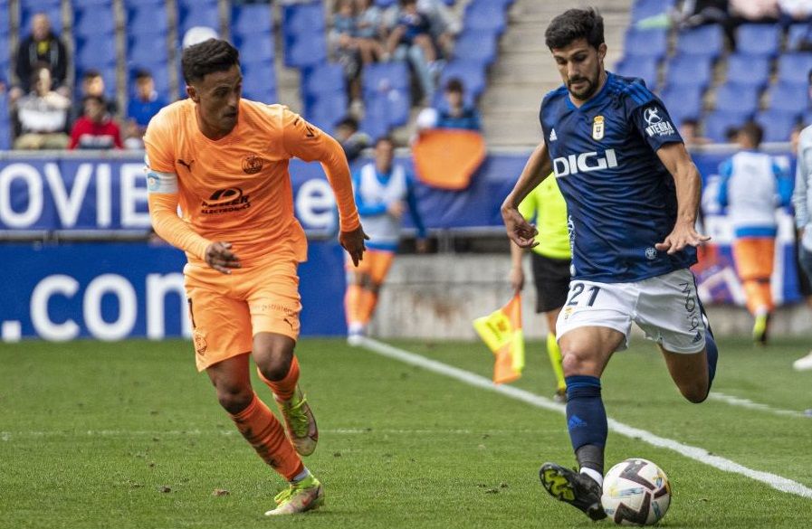  Carlos Pomares durante el Real Oviedo-Ibiza