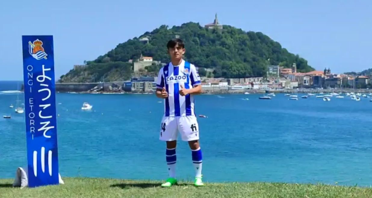  Take Kubo en su presentación como nuevo jugador de la Real Sociedad.