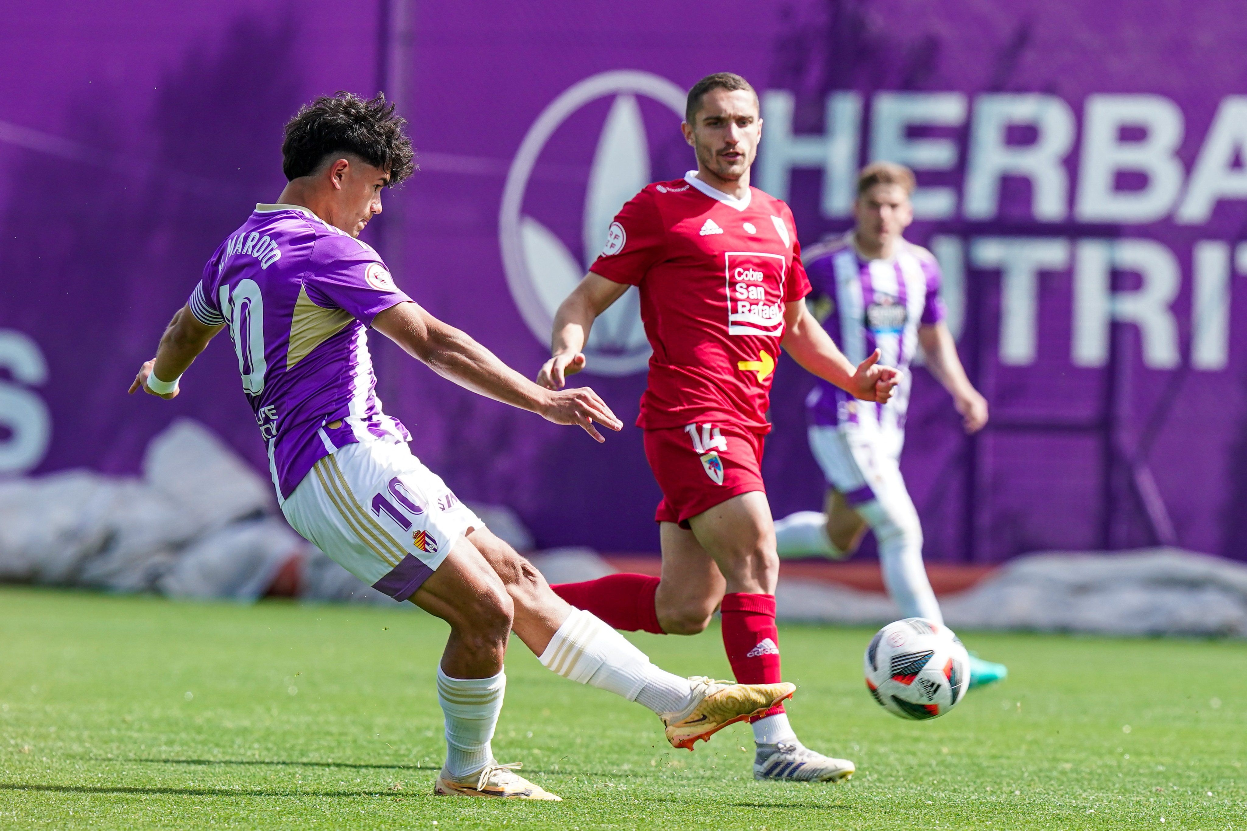 Maroto marca un golazo al Compostela.