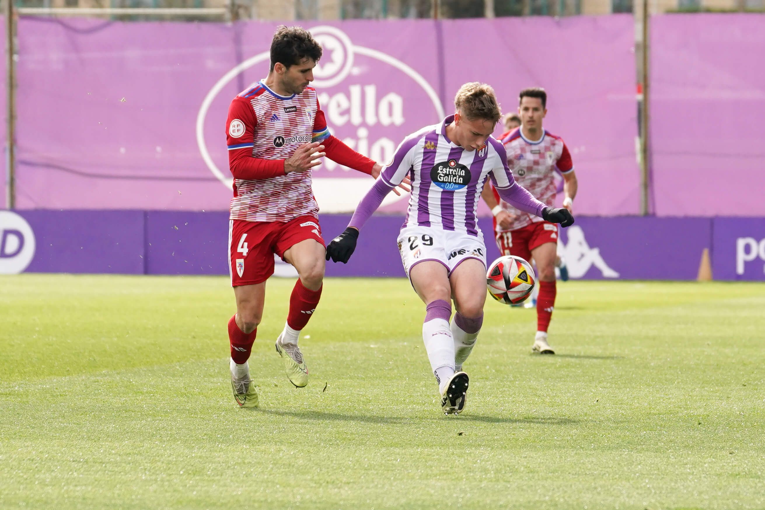 Arnu, ante el Compostela.