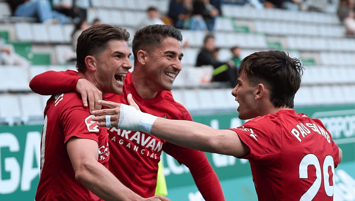  Raúl Guti celebra su gol en Ferrol.